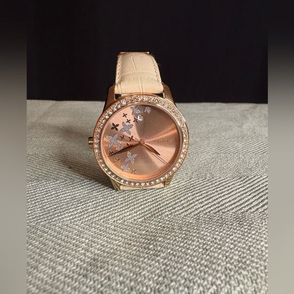 Watch - Picture 1 of 2